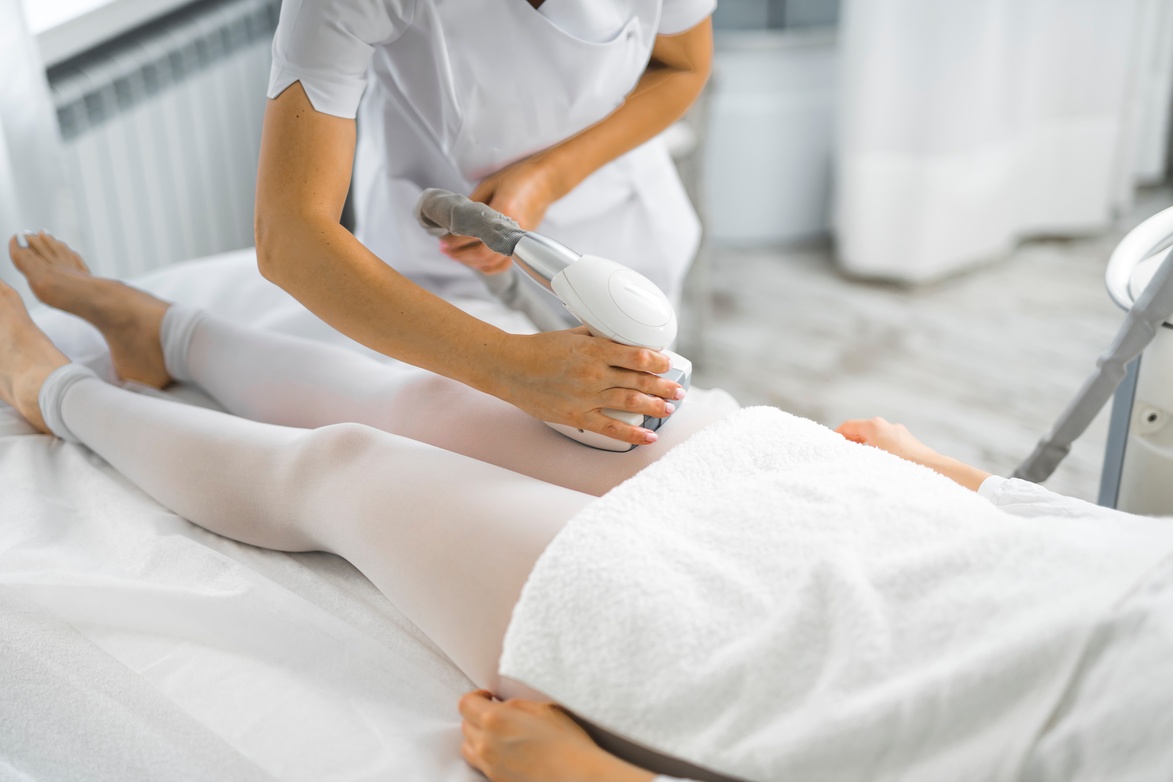 Séance de dermo-massage mécanique LPG Endermologie pour éliminer la cellulite et raffermir les tissus à la Villa des Monts d'Or à Saint-Cyr-au-Mont-d'Or
